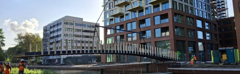 Station Bijlmer ArenA beter bereikbaar door nieuwe voetgangersbrug